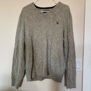 Men’s AE v-neck sweater